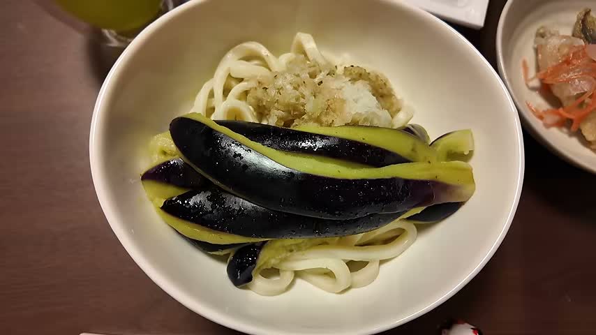 なすと大根おろしをのせた柚子胡椒うどん。元動画の食卓より